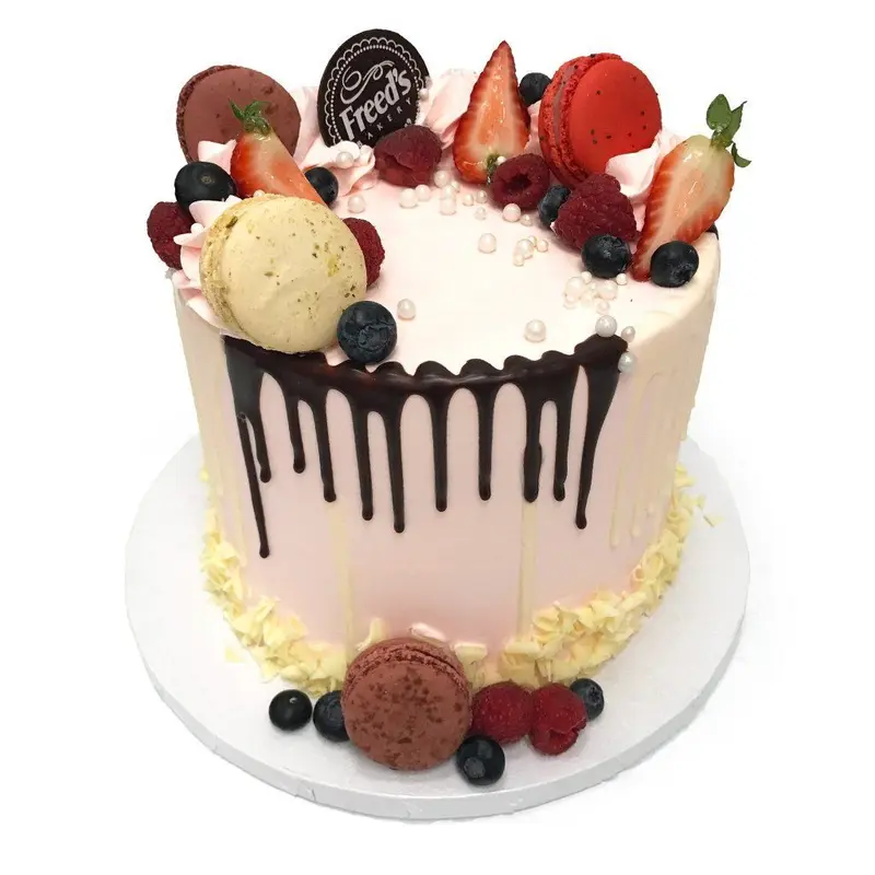 Pearls & Macarons Cake