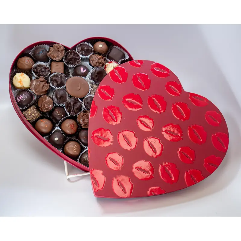 Heart box, Red embossed with lips, 16 ounces